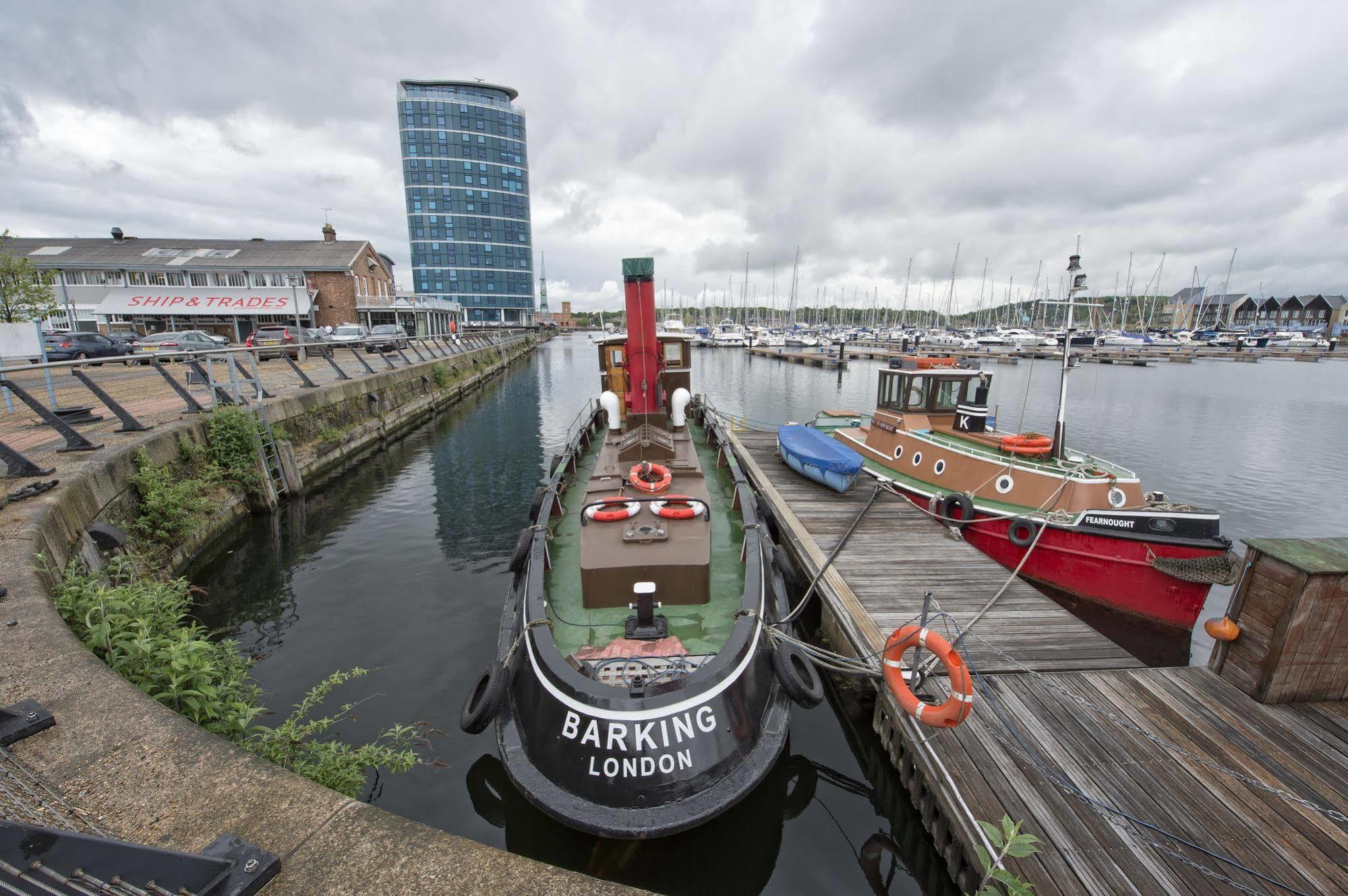 The Ship & Trades Hotel Chatham  Buitenkant foto